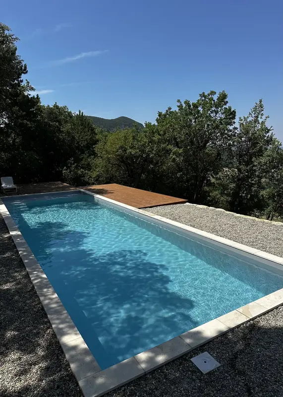 Piscine avec membrane PVC armé gris clair