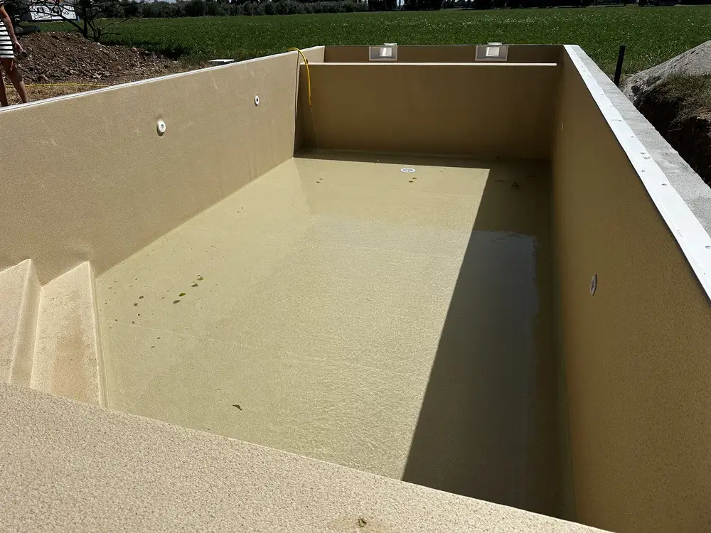 Piscine avec membrane PVC armé sable en campagne drômoise